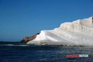 Gazebo-illegale-vicino-alla-Scala-dei-Turchi-58enne-condannato