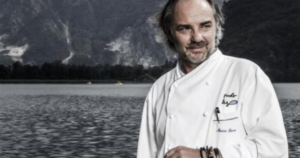 Lo-chef-Marco-Sacco-rischia-8-mesi-di-carcere-per-servire-vongole-scadute